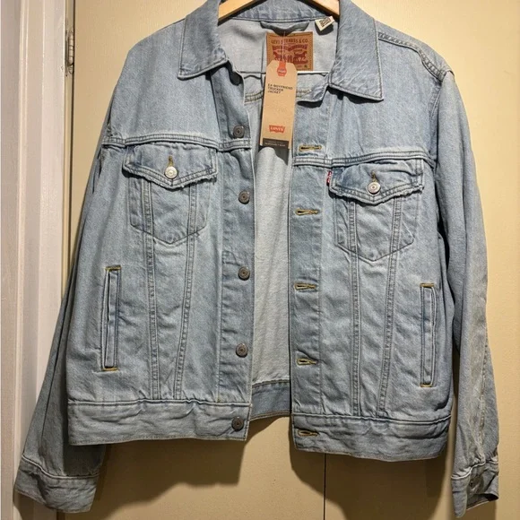 NWT! Levi's Classic Ex-Boyfriend Trucker Jacket - Picture 2 of 5